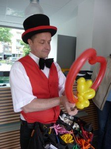 Ballonknoter und Ballonmodellierer mit Herz Ballonknoter und Ballonmodellierer mit Herz