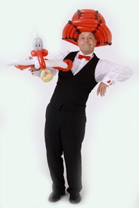 Der Zauberer Firmenfeier knotet auch Ballons für Kinder